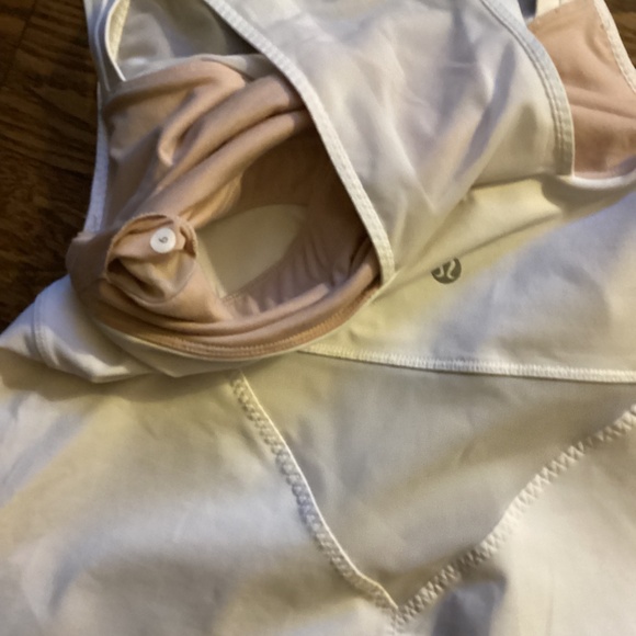 Lululemon size 6 white tank top - Picture 3 of 4